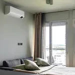 Skyline House - Free Parking & Terrace *