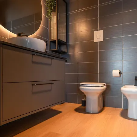 Skyline House - Free Parking & Terrace Apartman *