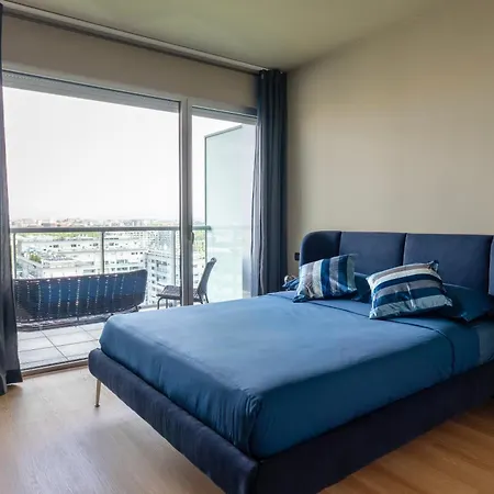 Skyline House - Free Parking & Terrace Apartman Milánó