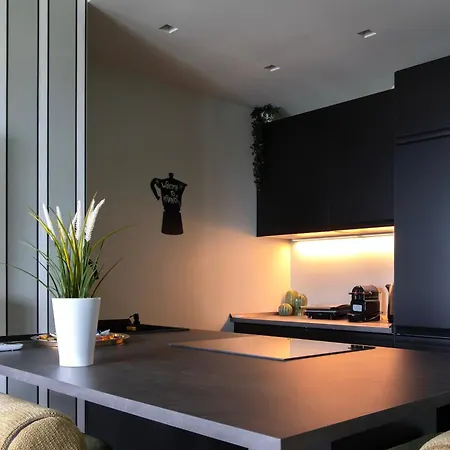 Skyline House - Free Parking & Terrace Apartman *